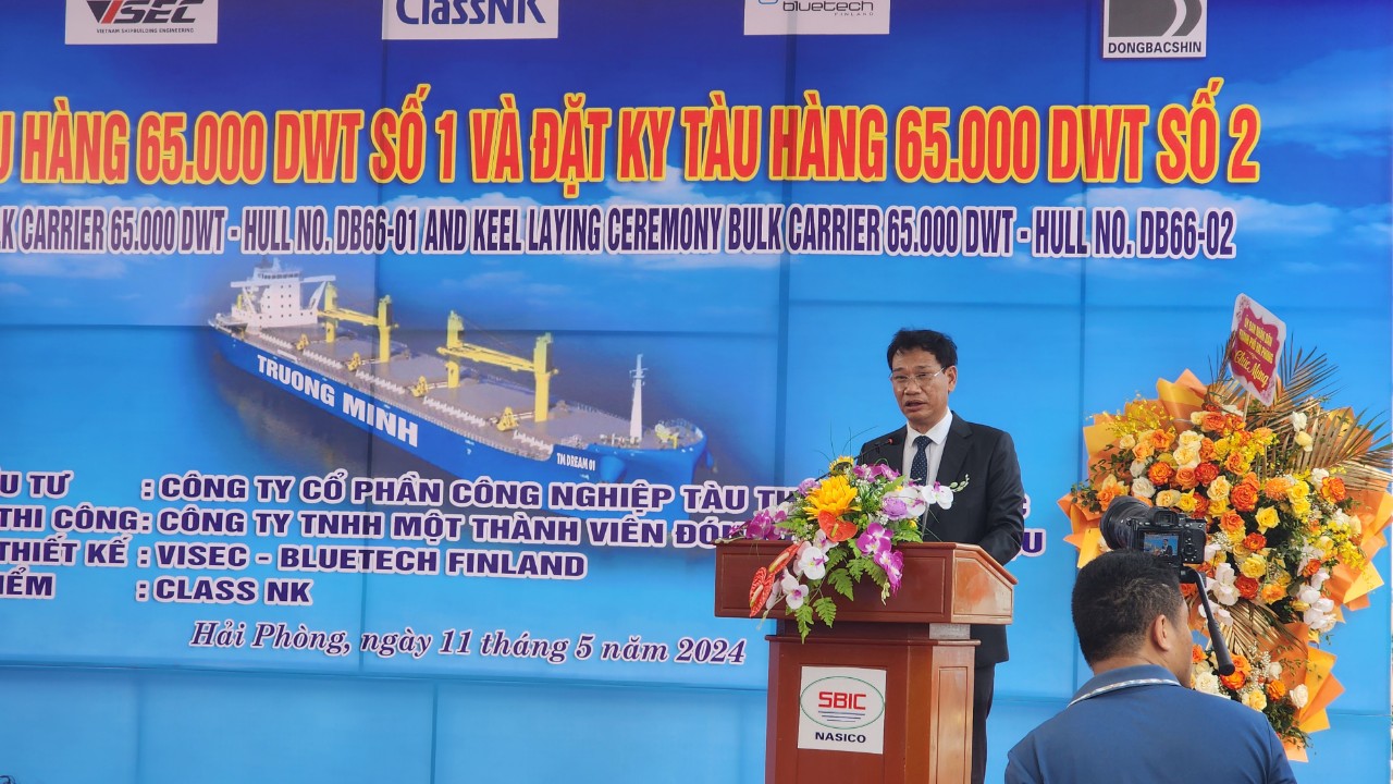 Đ/c Vũ Thanh Tùng - Tổng giám đốc Công ty đóng tàu Nam Triệu tiếp thu các ý kiến chỉ đạo Đ/c Vũ Thanh Tùng - Tổng giám đốc Công ty đóng tàu Nam Triệu tiếp thu các ý kiến chỉ đạo